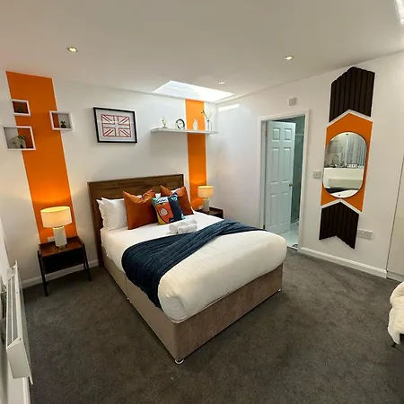 2 Twin Apartments, 2 Ensuites, Centre & Free Parking * Birmingham