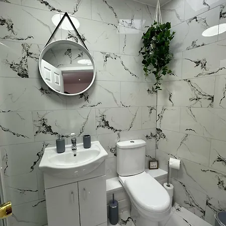 2 Twin Apartments, 2 Ensuites, Centre & Free Parking Apartment Birmingham