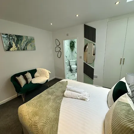 2 Twin Apartments, 2 Ensuites, Centre & Free Parking Apartment Birmingham