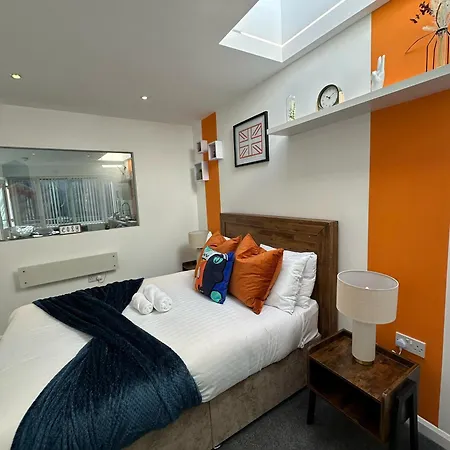 Apartment 2 Twin Apartments, 2 Ensuites, Centre & Free Parking *
