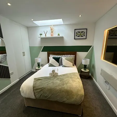 2 Twin Apartments, 2 Ensuites, Centre & Free Parking Apartment *