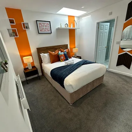 2 Twin Apartments, 2 Ensuites, Centre & Free Parking Apartment *