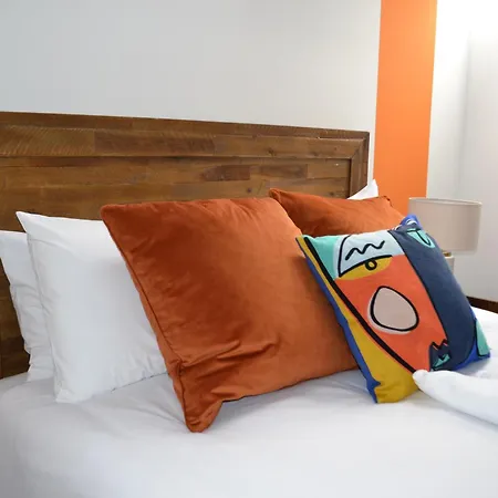 2 Twin Apartments, 2 Ensuites, Centre & Free Parking Birmingham