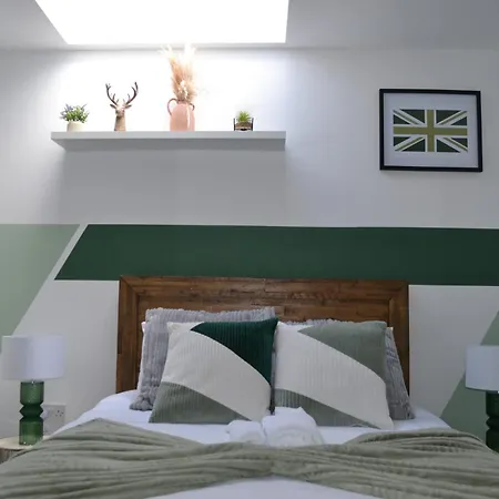 2 Twin Apartments, 2 Ensuites, Centre & Free Parking Apartment
