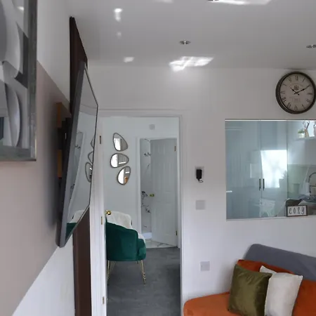 Apartment 2 Twin Apartments, 2 Ensuites, Centre & Free Parking *