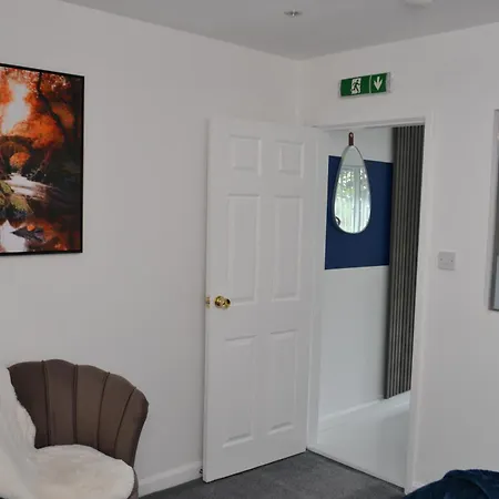 2 Twin Apartments, 2 Ensuites, Centre & Free Parking * Birmingham