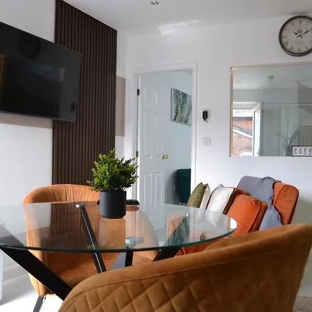 2 Twin Apartments, 2 Ensuites, Centre & Free Parking *