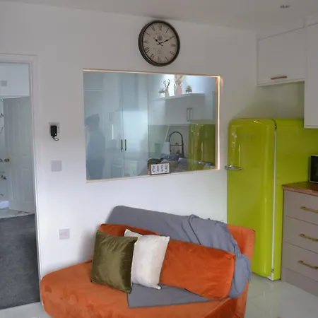 2 Twin Apartments, 2 Ensuites, Centre & Free Parking Birmingham