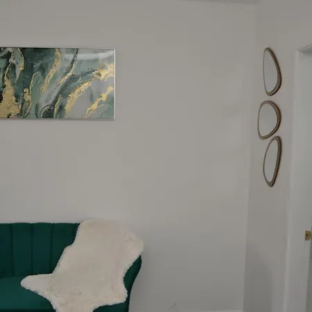 Apartment 2 Twin Apartments, 2 Ensuites, Centre & Free Parking