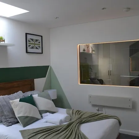 Apartment 2 Twin Apartments, 2 Ensuites, Centre & Free Parking