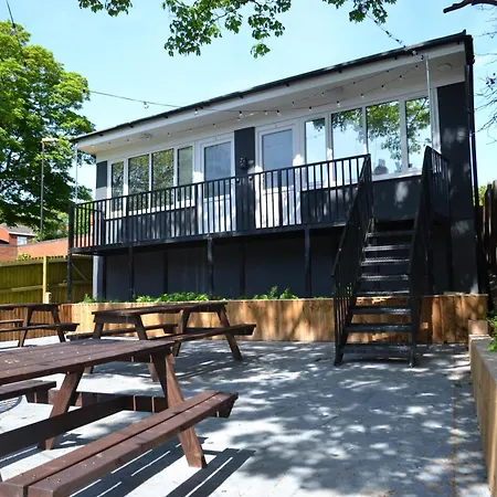 Apartment 2 Twin Apartments, 2 Ensuites, Centre & Free Parking
