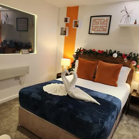 Apartment 2 Twin Apartments, 2 Ensuites, Centre & Free Parking